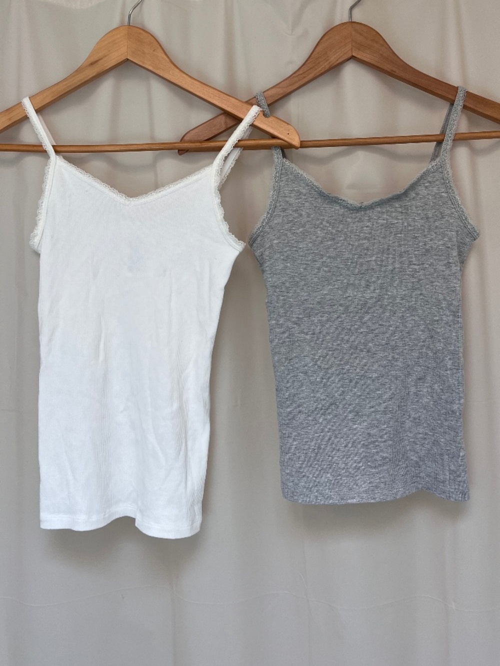 h&m girl ribbed camisoles lace v-neck bundle of 2 gray white 12-14y